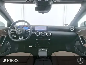 MERCEDES-BENZ CLA 180 Cp AMG ADV  PANO W-PAKET RFK KEYLESS