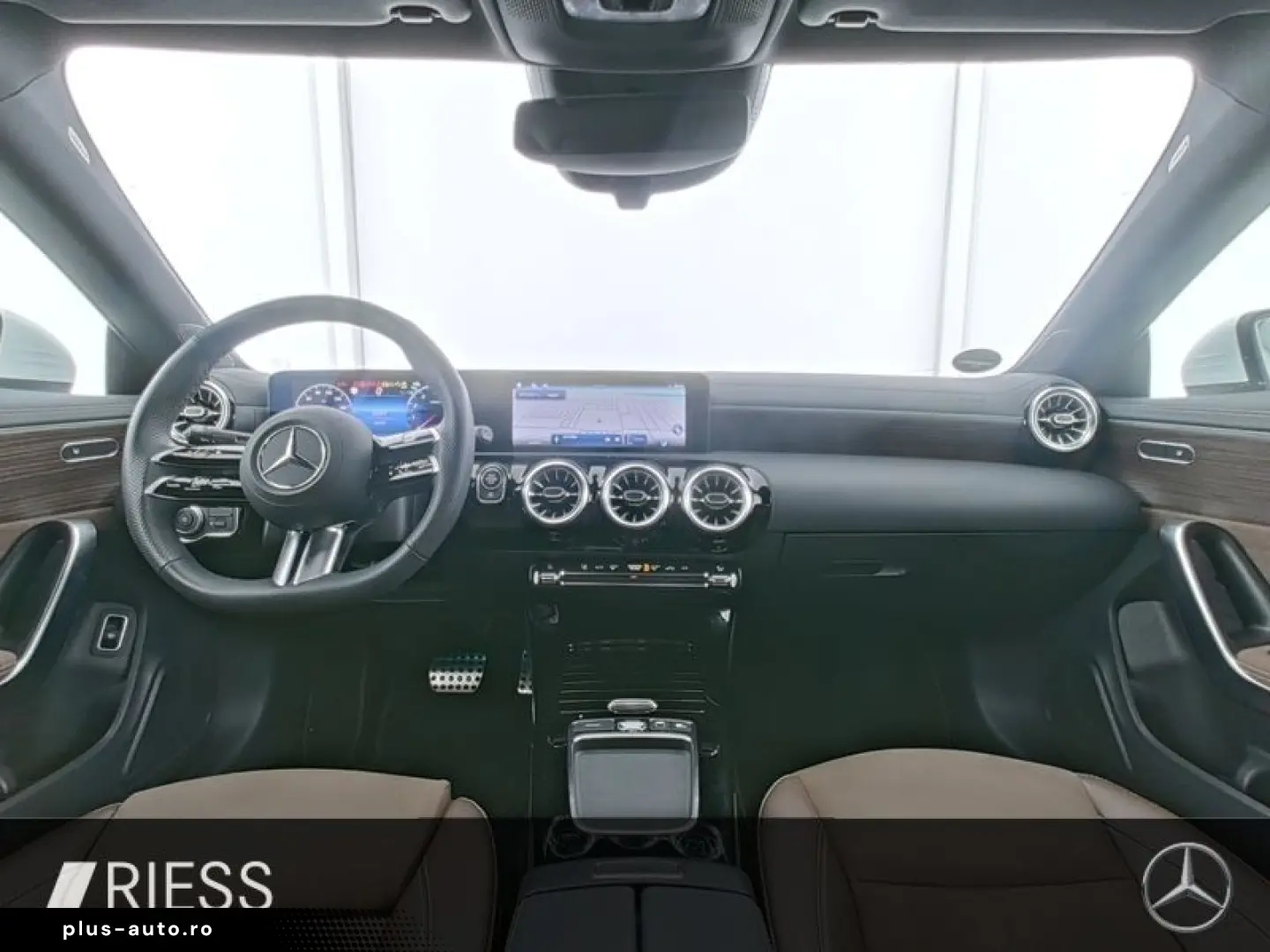 MERCEDES-BENZ CLA 180 Cp AMG ADV  PANO W-PAKET RFK KEYLESS