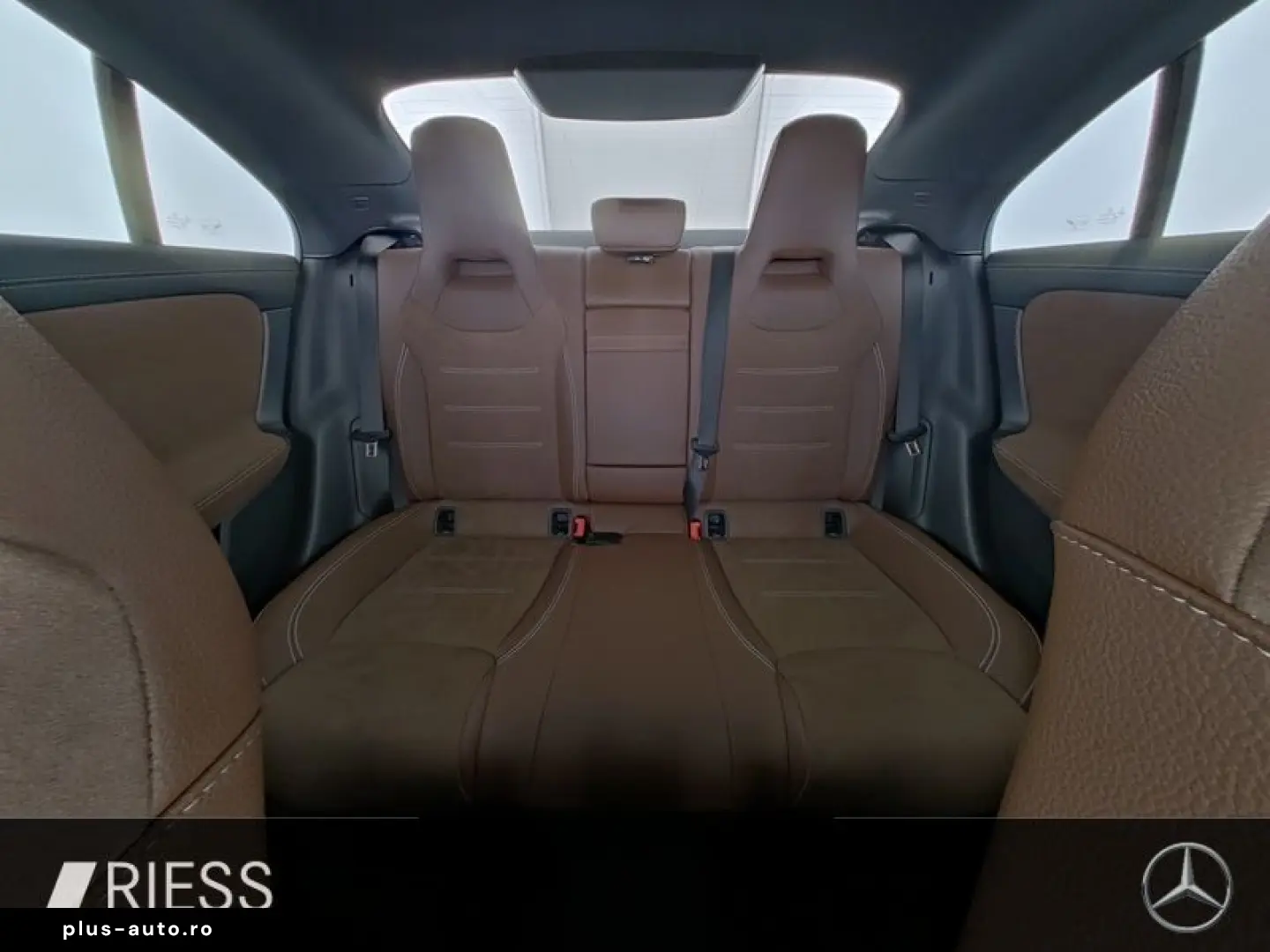 MERCEDES-BENZ CLA 180 Cp AMG ADV  PANO W-PAKET RFK KEYLESS