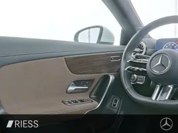 MERCEDES-BENZ CLA 180 Cp AMG ADV  PANO W-PAKET RFK KEYLESS