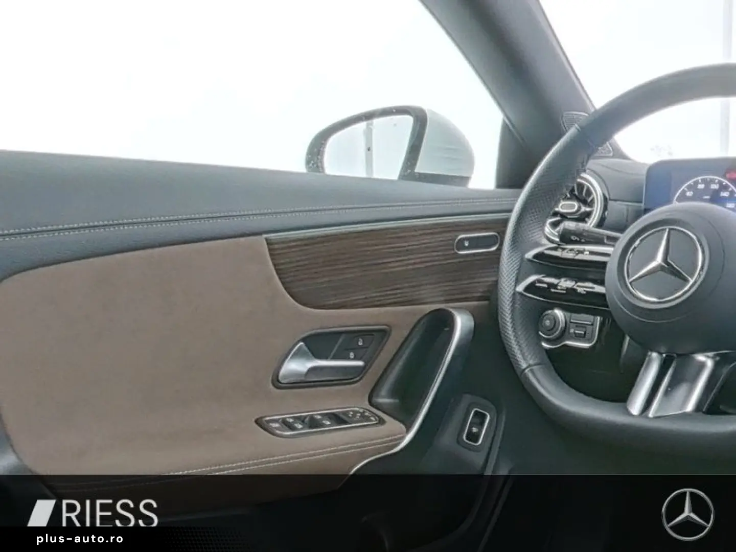 MERCEDES-BENZ CLA 180 Cp AMG ADV  PANO W-PAKET RFK KEYLESS