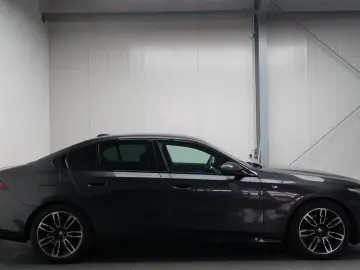 BMW 520d xDrive M Sport IconicGlow H&K 360 Ventil CARBON