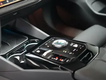 BMW 520d xDrive M Sport IconicGlow H&K 360 Ventil CARBON