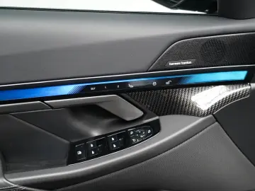 BMW 520d xDrive M Sport IconicGlow H&K 360 Ventil CARBON