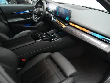 BMW 520d xDrive M Sport IconicGlow H&K 360 Ventil CARBON