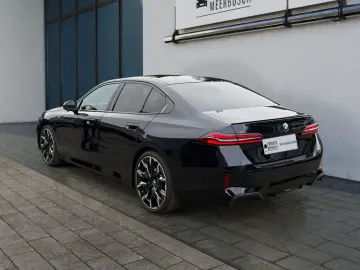 BMW 520d xDr MSp PRO Adaptive Susp IcGlow Ventil 360 DAProf