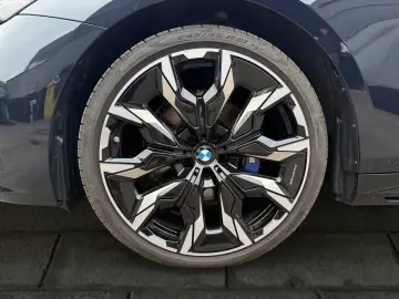 BMW 520d xDr MSp PRO Adaptive Susp IcGlow Ventil 360 DAProf