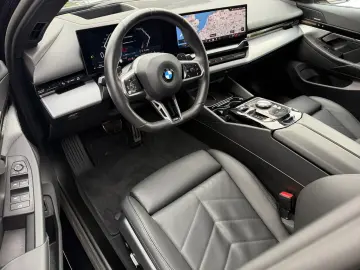 BMW 520d xDr MSp PRO Adaptive Susp IcGlow Ventil 360 DAProf