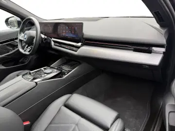 BMW 520d xDr MSp PRO Adaptive Susp IcGlow Ventil 360 DAProf