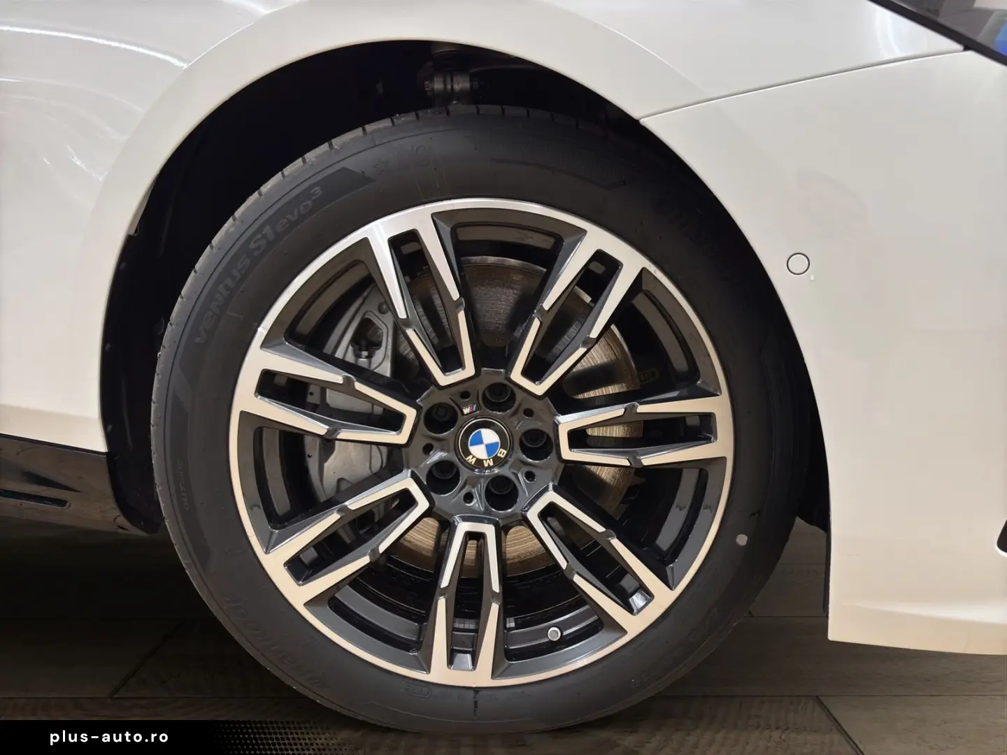 BMW 550e xDrive Limousine [M Sport  B&W Sound  AHK]