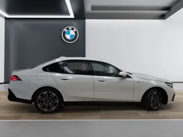 BMW 550e xDrive Limousine [M Sport  B&W Sound  AHK]