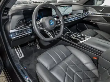 BMW 750e xDrive M Sport TV HUD PANO ACC 360 KAM RFK