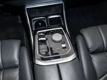 BMW 750e xDrive M Sport TV HUD PANO ACC 360 KAM RFK