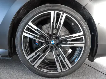 BMW 750e xDrive M Sport TV HUD PANO ACC 360 KAM RFK