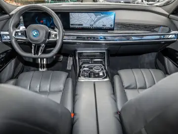 BMW 750e xDrive M Sport TV HUD PANO ACC 360 KAM RFK