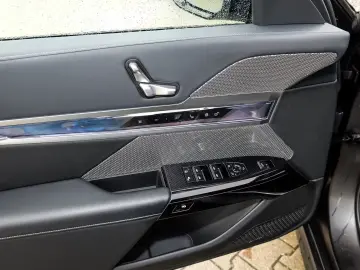 BMW 750e xDrive M Sport TV HUD PANO ACC 360 KAM RFK