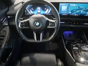 BMW 520 i  M Sport AHK HUD PANO