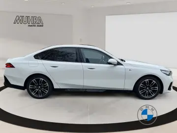 BMW 520i Limousine M Sport Pano AHK DA PA  HUD