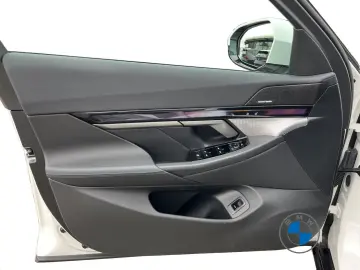 BMW 520i Limousine M Sport Pano AHK DA PA  HUD
