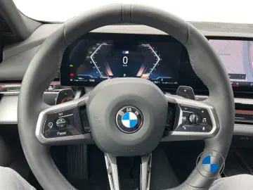 BMW 520i Limousine M Sport Pano AHK DA PA  HUD