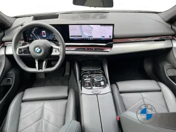 BMW 520i Limousine M Sport Pano AHK DA PA  HUD