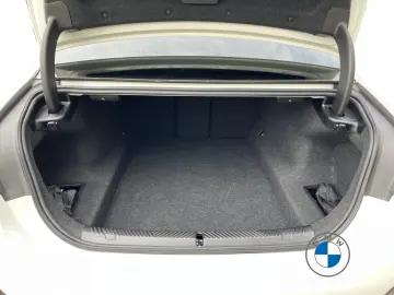 BMW 520i Limousine M Sport Pano AHK DA PA  HUD