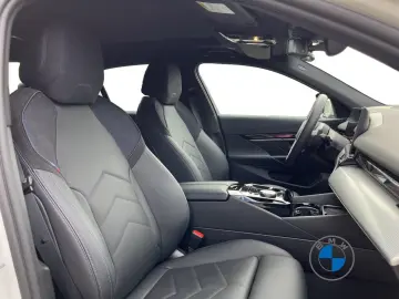 BMW 520i Limousine M Sport Pano AHK DA PA  HUD