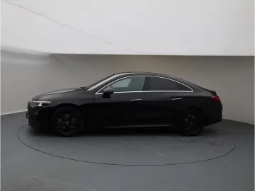 Mercedes-Benz CLA 200 Progressive Multibeam