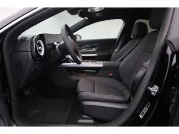 Mercedes-Benz CLA 200 Progressive Multibeam