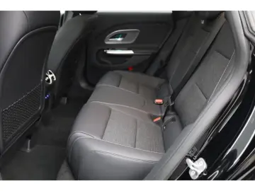 Mercedes-Benz CLA 200 Progressive Multibeam