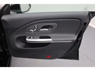 Mercedes-Benz CLA 200 Progressive Multibeam