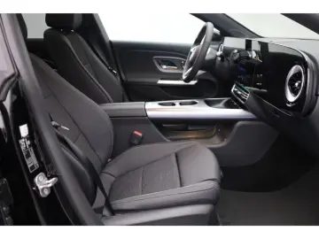 Mercedes-Benz CLA 200 Progressive Multibeam