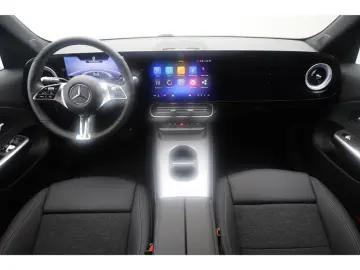 Mercedes-Benz CLA 200 Progressive Multibeam