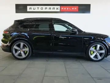 PORSCHE Cayenne E-Hybrid MY24 P-Display Mega-Spec 22z