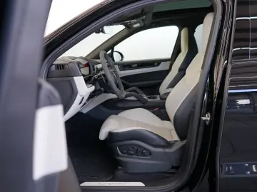 PORSCHE Cayenne E-Hybrid MY24 P-Display Mega-Spec 22z