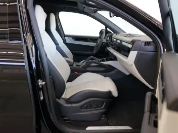 PORSCHE Cayenne E-Hybrid MY24 P-Display Mega-Spec 22z