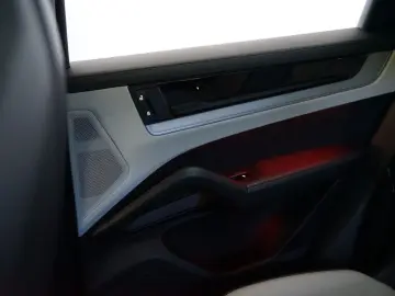 PORSCHE Cayenne E-Hybrid MY24 P-Display Mega-Spec 22z