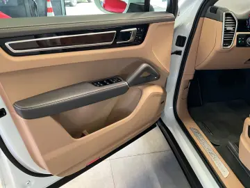PORSCHE Cayenne Coupe E-Hybrid Platinum Edition BOSE