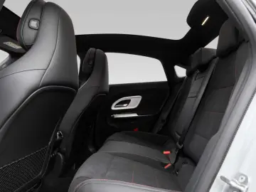 Mercedes-Benz CLA 200 AMG NIGHT PREMIUM SUPERSCREEN