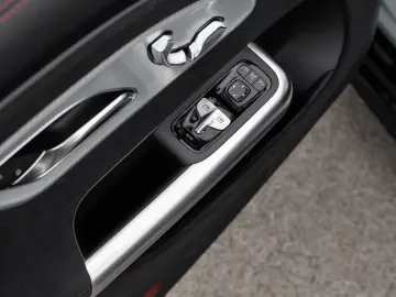 Mercedes-Benz CLA 200 AMG NIGHT PREMIUM SUPERSCREEN