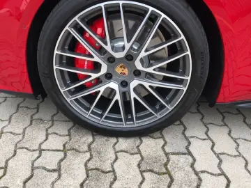 PORSCHE Panamera GTS