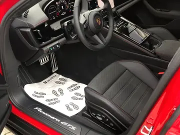 PORSCHE Panamera GTS