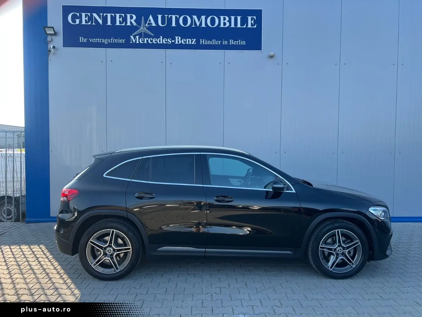 MERCEDES-BENZ GLA 250 4MATIC 8G AMG PANORAMA LED KAMERA