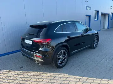 MERCEDES-BENZ GLA 250 4MATIC 8G AMG PANORAMA LED KAMERA