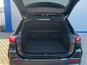 MERCEDES-BENZ GLA 250 4MATIC 8G AMG PANORAMA LED KAMERA