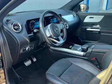 MERCEDES-BENZ GLA 250 4MATIC 8G AMG PANORAMA LED KAMERA