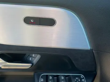 MERCEDES-BENZ GLA 250 4MATIC 8G AMG PANORAMA LED KAMERA