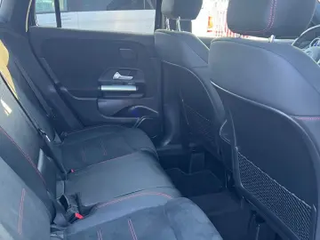 MERCEDES-BENZ GLA 250 4MATIC 8G AMG PANORAMA LED KAMERA