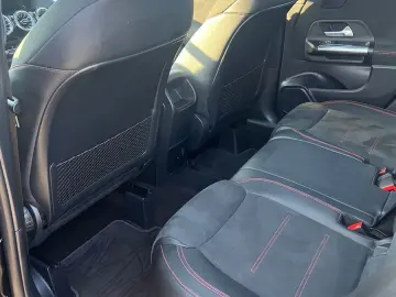 MERCEDES-BENZ GLA 250 4MATIC 8G AMG PANORAMA LED KAMERA