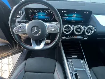 MERCEDES-BENZ GLA 250 4MATIC 8G AMG PANORAMA LED KAMERA